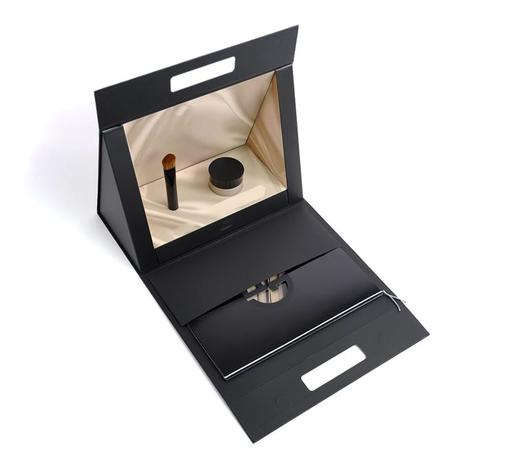 Eco-friendly Triangular Paper Bags with Magnetic Closure
